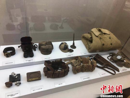 八路軍曾經(jīng)使用的物品?！±钔ヒ?攝