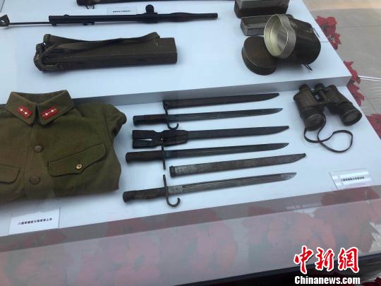 八路軍繳獲的日軍曾經(jīng)使用的物品?！±钔ヒ?攝
