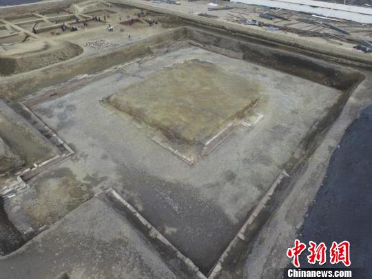 圖為明代蜀王府苑囿區(qū)的水池及臺榭?！＄娦?攝