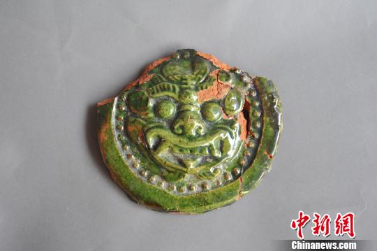 圖為五代綠釉獸面紋瓦當?！＄娦?攝