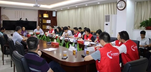 深圳市龍崗區(qū)政協(xié)機關(guān)在社區(qū)召開“進社區(qū)、察民情、促發(fā)展”主題活動述職評議專題會