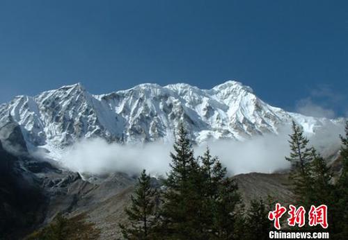 格聶雪山。(資料圖) 鐘欣 攝