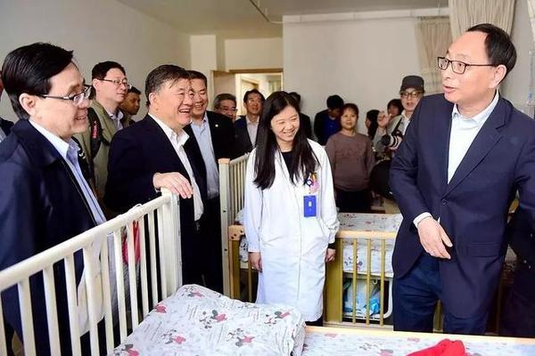 農(nóng)工黨調(diào)研組來到上海交通大學醫(yī)學院附屬新華醫(yī)院調(diào)研