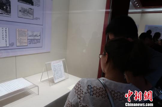 民眾零距離與近現(xiàn)代文化名人“對(duì)話”?！№n宏 攝