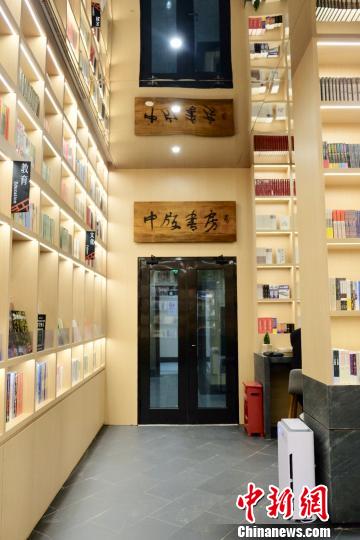 滬上首家“中版書房”。　夏俊龍 攝