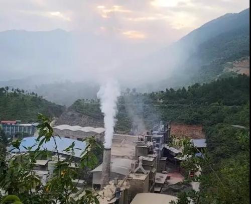 企業(yè)排放廢氣嚴(yán)重污染環(huán)境 圖片來(lái)源：生態(tài)環(huán)境部官方微信
