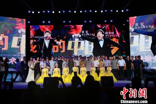演出現(xiàn)場(chǎng)?！￡惼G迪 攝