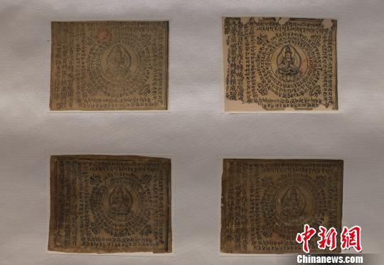 展出作品均為莫高窟藏經(jīng)洞出土、現(xiàn)流散海外文物的復(fù)制品，包括東晉十六國(guó)到北宋的絹畫、紙本畫、印刷品、經(jīng)卷等?！《⌒?攝