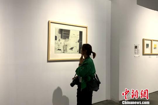 觀眾現(xiàn)場參展?！±钆迳?攝