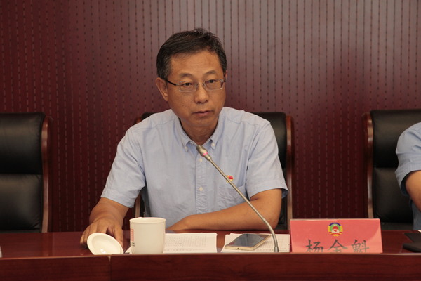 區(qū)委第五巡回指導組組長楊金魁在主題教育工作會上講話