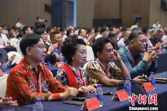 圖為2019年國際盆景賞石大會暨中國？遵義第四屆交旅投杯盆景展開幕式參會嘉賓?！■暮陚?攝