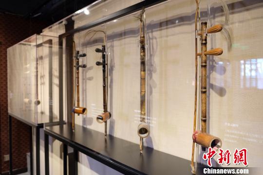 《中國京胡文化展——暨樓莊東收藏陳列》?！⊥躞?攝