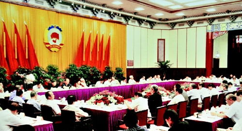 2005年7月，全國政協(xié)第一次專題協(xié)商會(huì)會(huì)場。    本報(bào)記者  姜貴東  攝
