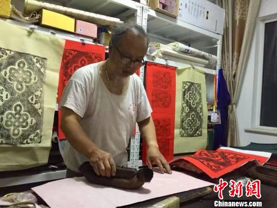 非遺傳承人吳百鎖：不讓絳州木版年畫(huà)技藝“失傳”