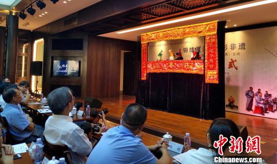 布袋木偶戲《大名府》表演?！罘?攝