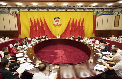 9月25日，全國政協(xié)第二十七次主席會(huì)議在北京舉行，中共中央政治局常委、全國政協(xié)主席汪洋主持會(huì)議并講話。
