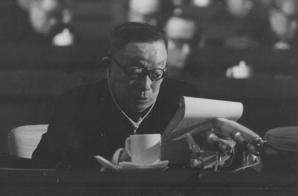 2--1978年2月24日，在全國政協(xié)五屆一次會(huì)議上作四屆全國政協(xié)常務(wù)委員會(huì)工作報(bào)告