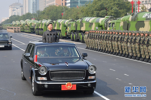 10月1日，慶祝中華人民共和國成立70周年大會(huì)在北京天安門廣場隆重舉行。這是中共中央總書記、國家主席、中央軍委主席習(xí)近平檢閱受閱部隊(duì)。 新華社記者 李濤 攝