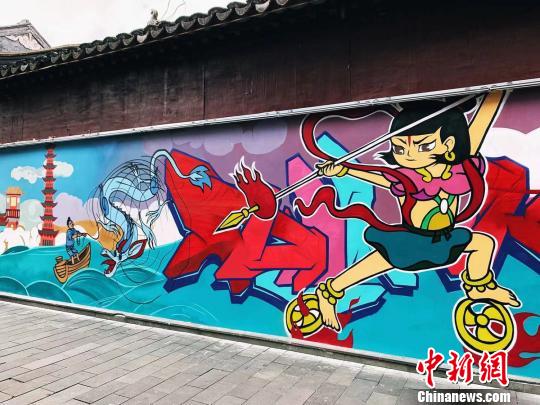 一個個靈動鮮活的卡通形象出現(xiàn)在古色古香的上海豫園商圈?！】涤裾?攝