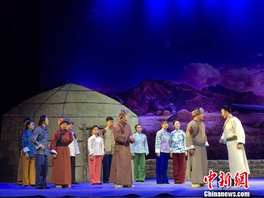 首部二人臺(tái)革命歷史劇《多松年》首演獲好評