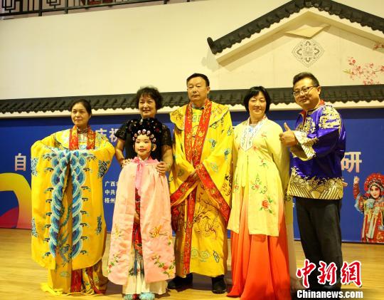 海外華文媒體高層體驗(yàn)粵劇?！≈炝?攝