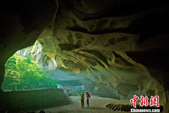 西樵山采石場出產(chǎn)的霏細巖是珠三角先民制作細石器的主要原料。通訊員 供圖