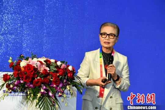圓光大學(xué)校書法科大學(xué)院招聘教授、韓國漢字漢文教師硏修院專任教授裴玉永進(jìn)行主旨演講?！⒅铱?攝