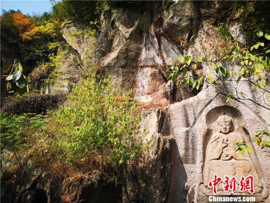 南山摩崖石刻造像?！堨蠚g 攝