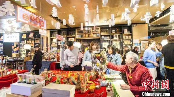 非遺項目王氏草編引民眾觀賞?！【廖槲幕枪﹫D 攝