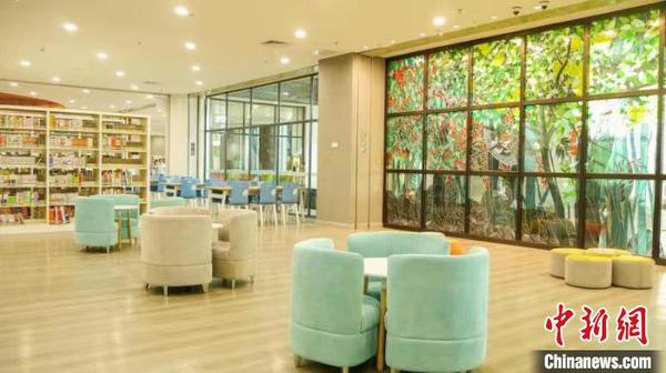 圖為中山紀念圖書館館內(nèi)一角。中山市委宣傳部供圖
