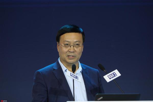 圖為中國(guó)社科院副院長(zhǎng)、學(xué)部委員高培勇發(fā)表演講。圖片來(lái)源：東方IC