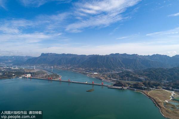 5 初冬時(shí)節(jié)，隨著三峽水庫(kù)175米試驗(yàn)性蓄水任務(wù)的完成，三峽工程今冬明春發(fā)揮發(fā)電、航運(yùn)、生態(tài)等綜合效益得到有力保障。王罡 人民圖片