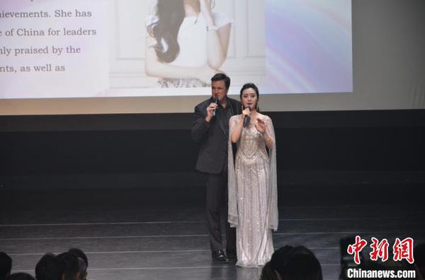 第十屆中國(guó)(廣州)國(guó)際演藝交易會(huì)暨首屆絲綢之路國(guó)際劇院聯(lián)盟旅游演藝投洽會(huì)(以下簡(jiǎn)稱“演交會(huì)”)，25日在廣州大劇開(kāi)幕。　姜清越 攝