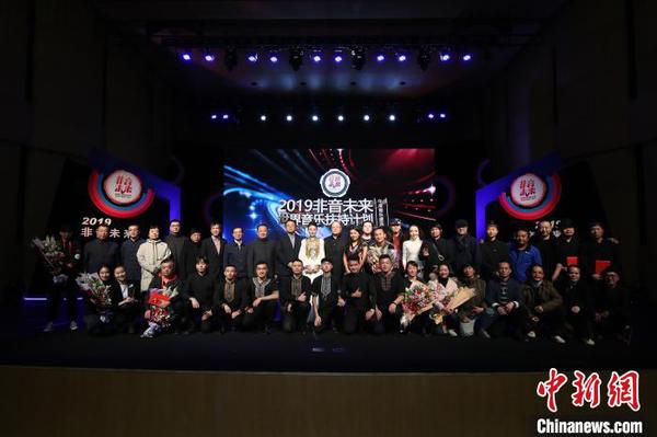獲獎選手及嘉賓合影。主辦方供圖