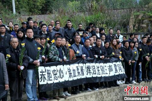 29日上午10時，因公犧牲的王聲震遺體告別儀式在福建省將樂縣殯儀館舉行，社會各界人士近千人到場送別。