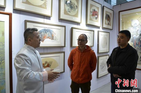 第24屆廣州國(guó)際藝術(shù)博覽會(huì)(下稱(chēng)“廣州藝博會(huì)”)11月29日開(kāi)幕。來(lái)自30多個(gè)國(guó)家約350家的藝術(shù)機(jī)構(gòu)攜近2萬(wàn)件優(yōu)秀藝術(shù)品前參展?！〗逶?攝