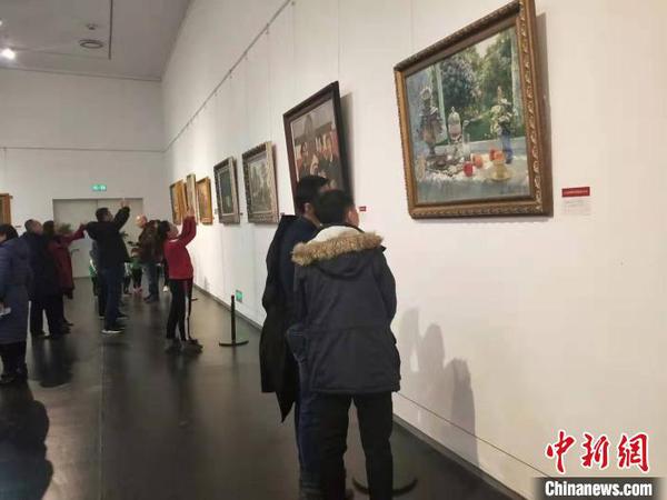 20世紀(jì)俄羅斯經(jīng)典繪畫(huà)作品展6日在山西省太原美術(shù)館展出?！钆迮?攝