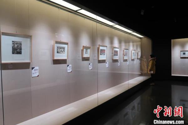 12月17日，《印記？中國革命歷史版畫展》在沈陽“九？一八”歷史博物館展出。　韓宏 攝