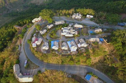 云南省西盟佤族自治縣勐梭鎮(zhèn)秧洛村到周邊山村和縣城的公路（2019年5月28日無人機(jī)拍攝）。