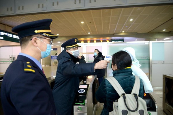 唐山站為進站旅客檢測體溫