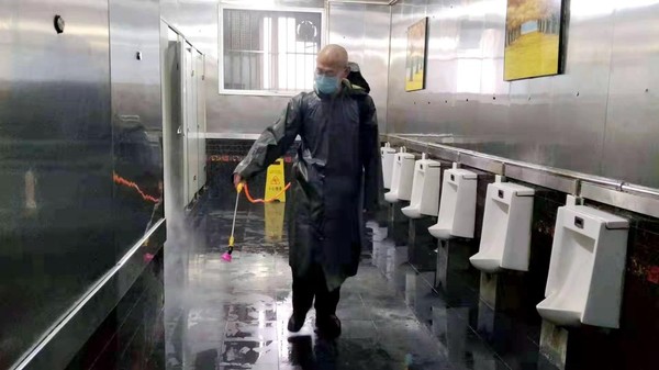 滄州車務段對沿線候車室衛(wèi)生間進行消毒