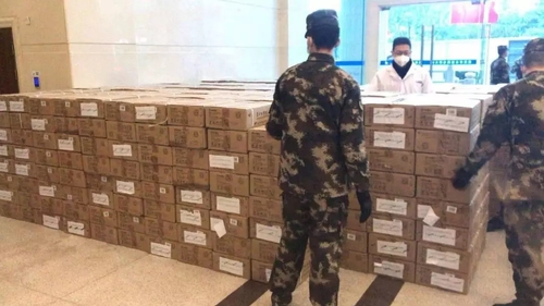 1 朝陽(yáng)區(qū)政協(xié)委員易拓新所在單位，向湖北省公安廳捐贈(zèng)了價(jià)值1000萬元藥品。.webp