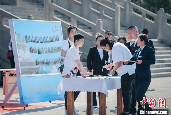“我把美麗高平寄給您”主題明信片郵寄活動在“炎帝故里”山西高平炎帝陵正式上線?！±顝?攝