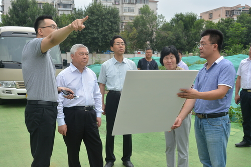 四版履職為民配圖：2018年7月10日，盛茂林主席帶隊(duì)赴紅橋區(qū)調(diào)研棚戶區(qū)改造情況為民生工作建言