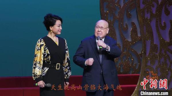 3月26日，著名京劇表演藝術(shù)家尚長榮為“一江連心藝起前行”上海京劇院線上演唱會開唱?！∩虾＞﹦≡汗﹫D 攝