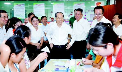2019年7月，全國人大常委會(huì)副委員長、民革中央主席萬鄂湘率民革中央調(diào)研組赴貴州省黔東南州開展脫貧攻堅(jiān)民主監(jiān)督專題調(diào)研。