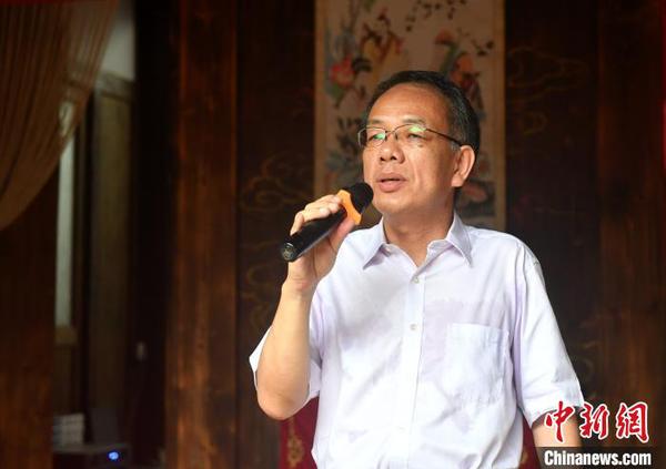 圖為翁小杰在會上致辭?！蚊?攝