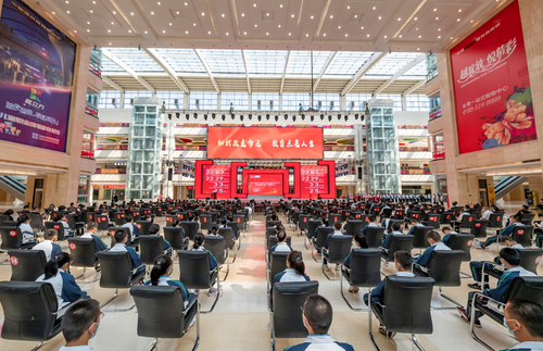 寶豐集團(tuán)燕寶基金會2020年“燕寶獎學(xué)金”發(fā)放儀式在銀川舉行
