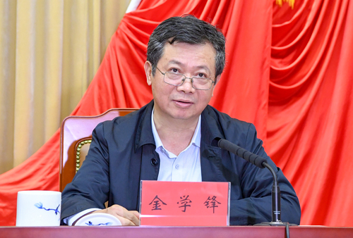 全國(guó)政協(xié)機(jī)關(guān)副秘書(shū)長(zhǎng)、機(jī)關(guān)黨組成員、辦公廳研究室主任金學(xué)鋒作交流講話