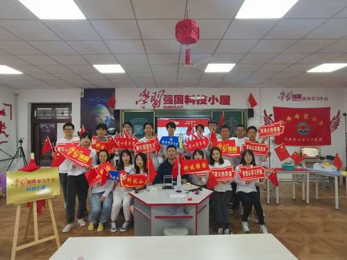 14 西安郵電大學(xué)“愛心青年幫”志愿者團(tuán)隊。唐雕攝
